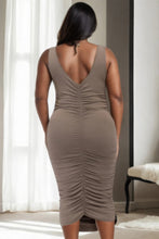 Load image into Gallery viewer, Plus Size Square Neck Ruched Bodycon Midi Dress