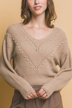 Load image into Gallery viewer, Pearl details sweater