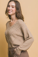 Load image into Gallery viewer, Pearl details sweater