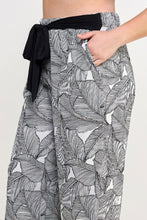 Load image into Gallery viewer, Plisse Palm Print Pants