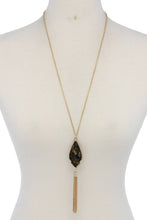 Load image into Gallery viewer, Acetate Moroccan Shape Chain Tassel Pendant Necklace