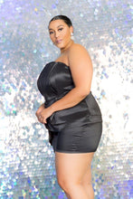 Load image into Gallery viewer, Plus Size Strapless Peplum Romper