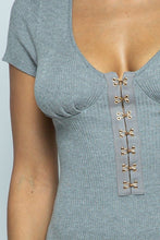 Load image into Gallery viewer, Short Sleeve Hook And Eye Ribbed Knit