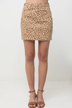 Load image into Gallery viewer, Leopard Printed Cotton Span Mini Skirt