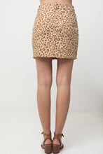 Load image into Gallery viewer, Leopard Printed Cotton Span Mini Skirt