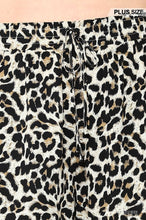 Load image into Gallery viewer, Leopard Printed Side Pocket Shorts With Waist Detail