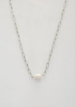 Load image into Gallery viewer, Pearl Bead Oval Link Necklace